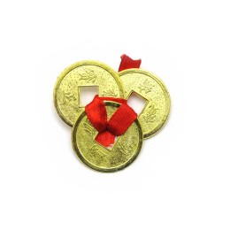 МОНЕТЫ  В КОШЕЛЕК ЗОЛОТЫЕ КРАСНАЯ ЛЕНТОЧКА (3ШТ.) (D=2,5 СМ)